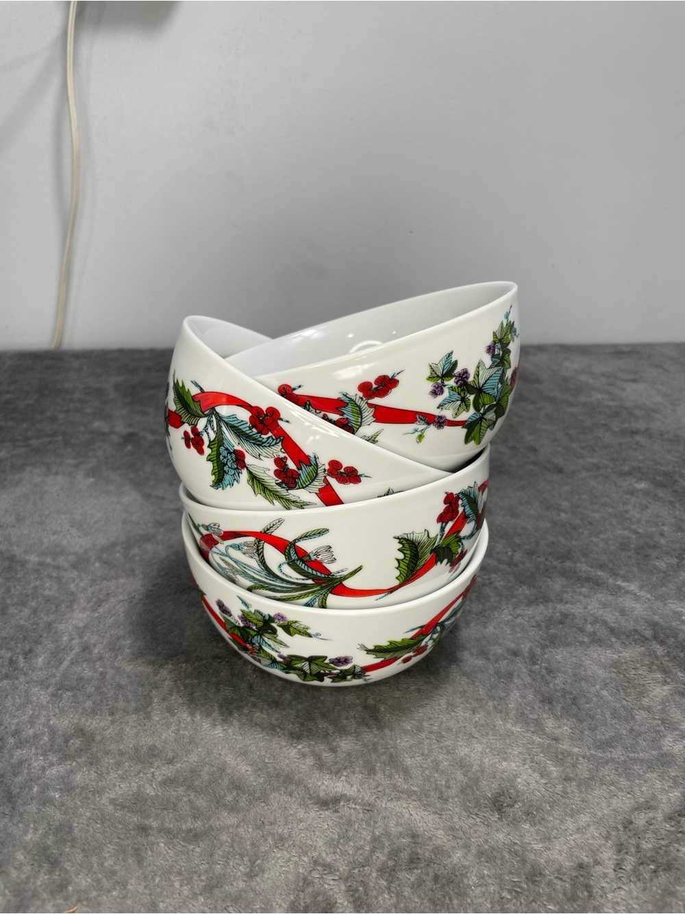 BrylaneHome pattern “Jolly Time,” Ceramic 4 Bowls Holiday theme floral ribbon